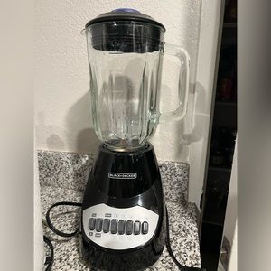 Sold Black and Decker 10 speed blender kitchen appliance